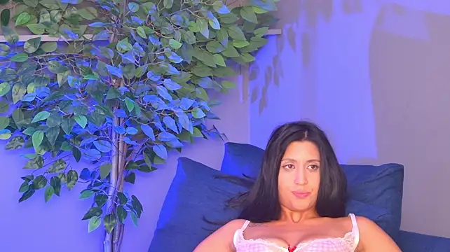 XXX chat uživo modela DesiMissy