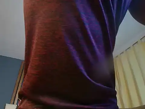 הופעת וובקאם של yaoiboy025