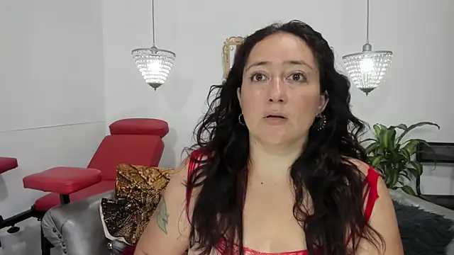 naughty_milf_esmeralda live XXX chat