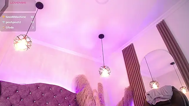 Chat +18 de Amara_Davis1 ao vivo