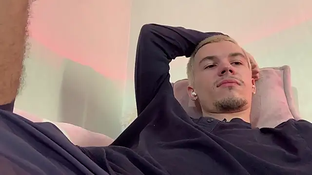 Jeremy1Scott Adlı Modelin Canlı XXX Sohbeti