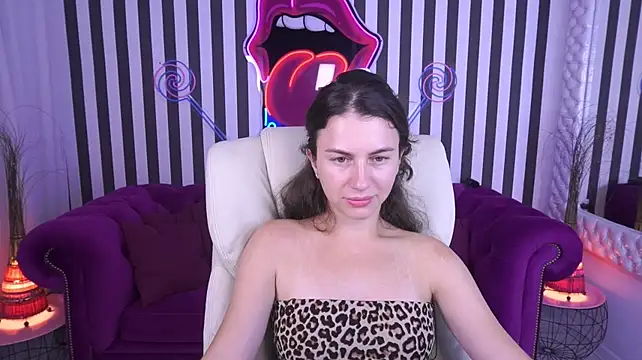 LittleJulii's Live XXX Chat