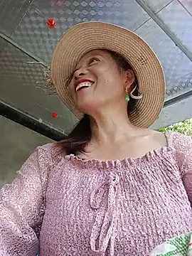Jooj- live XXX chat