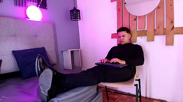 Hey_Noaah Chat XXX in diretta