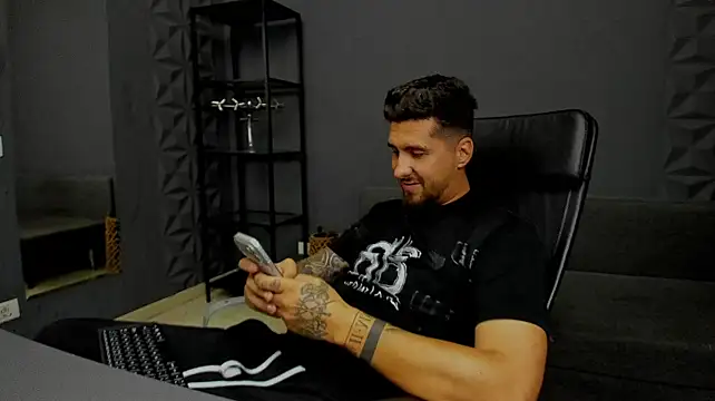 LoganStroud XXX чат на живо