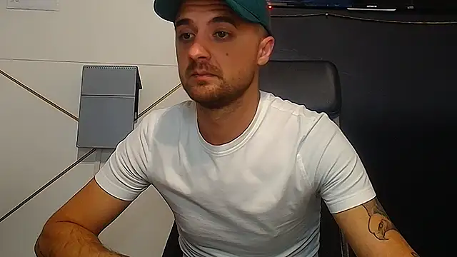 JamesMyerss Adlı Modelin Canlı XXX Sohbeti