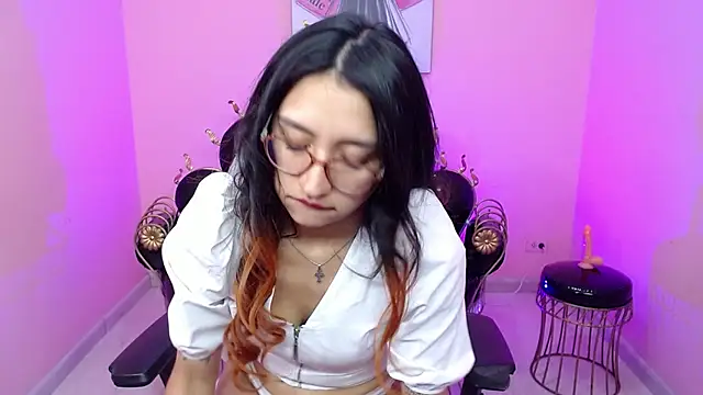 Czat XXX na żywo – Nahomi_xxx