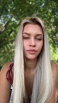 XXX chat uživo modela KikiWatson