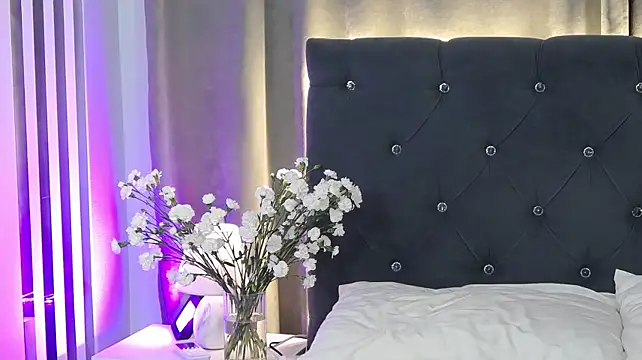 VikkyVonn's Live XXX Chat
