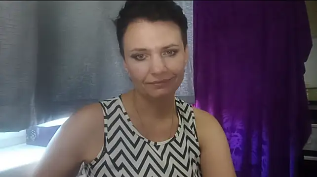 HotMamaQueen234: онлайн-секс-чат