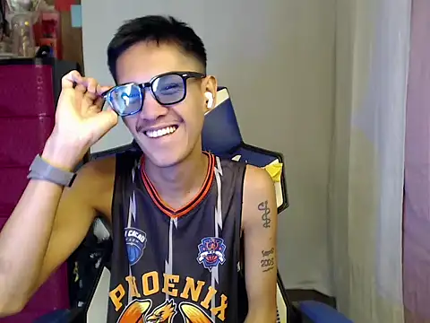riks_tyler Show in webcam