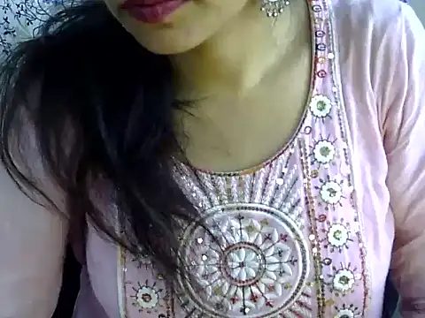 Neha_Sharma2 élő XXX-chatje