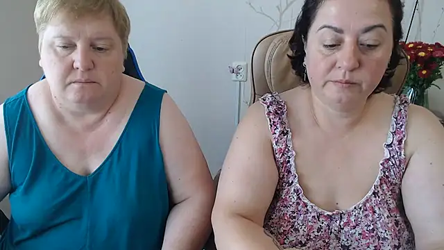 Lindy-Jeanie Show in webcam