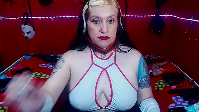 XXX chat uživo modela MATURE_Randy