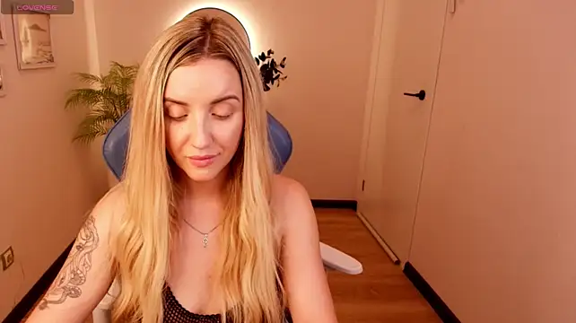 XXX chat uživo modela White_F0x
