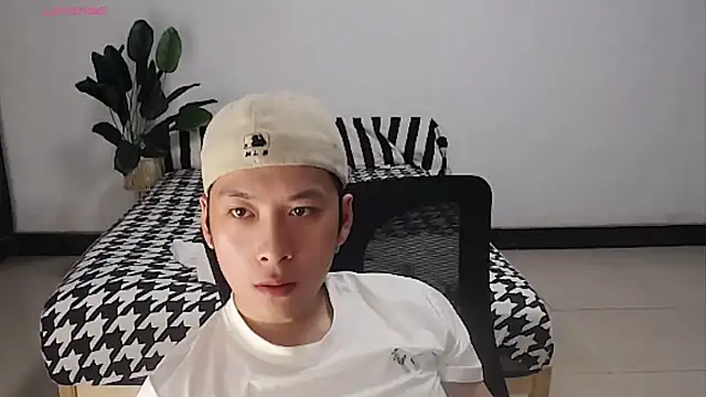 yichen008 Show in webcam
