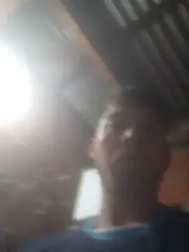 monchyyyy: διαδικτυακό σόου στην κάμερα