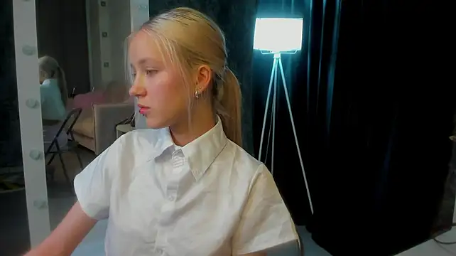 Anellyball's Live XXX Chat