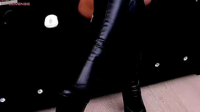 InesSharp Live XXX-chat