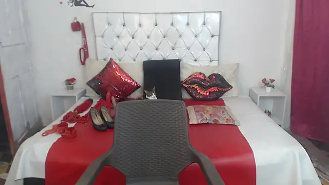 Sweetbigcatt's Live XXX Chat