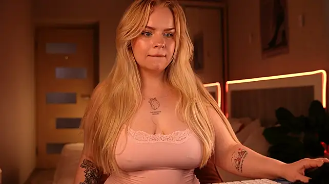 LisaLove3 Live XXX Chat