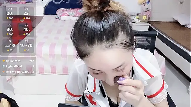 Chat +18 de miaomiao-99 ao vivo