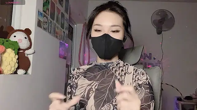 Tieu-May live XXX chat