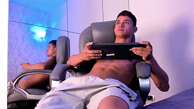 Simon_Axe Live XXX-chat