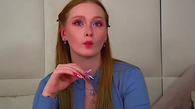 AgataFoxley Adlı Modelin Canlı XXX Sohbeti