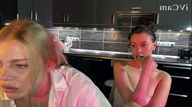 Kiss_And_Chaos' Live XXX Chat