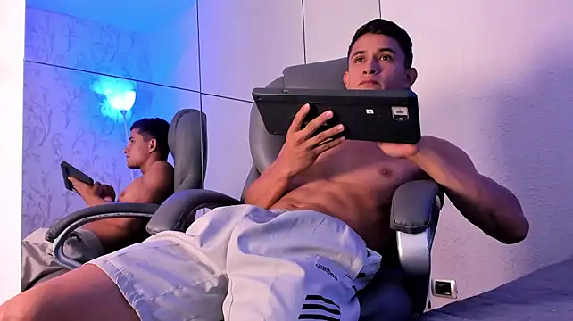 Simon_Axe Live XXX Chat