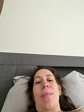 Renattasweetboobs' Live XXX Chat