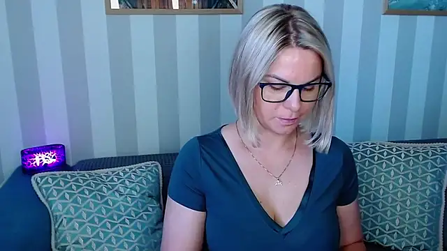 MonaLisaG Chat XXX in diretta