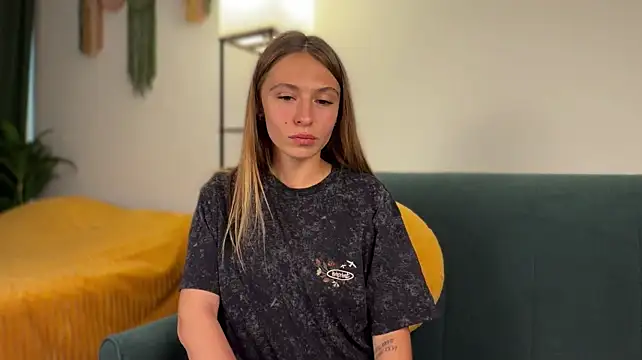 LovelyKatea XXX чат на живо