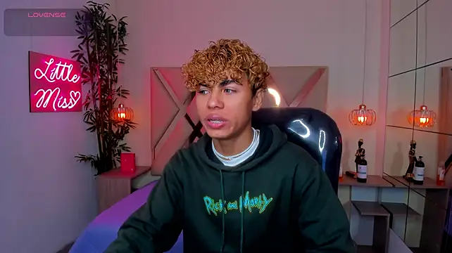 Chat XXX en directo de Anyelo_Twink