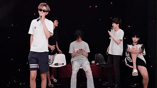 Chenyong123's Live XXX Chat