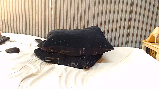 ROYALASS25's Live XXX Chat