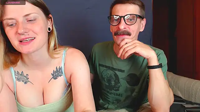 CozyCurves live XXX chat