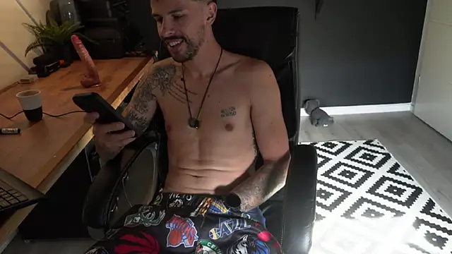 Webkamerová show monsieurguitsxxx