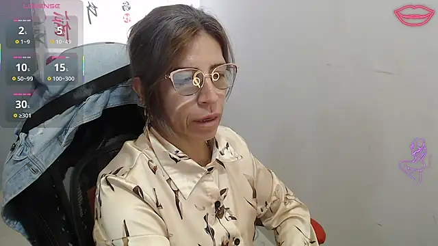 Chat +18 de Chayla_Ruiz ao vivo