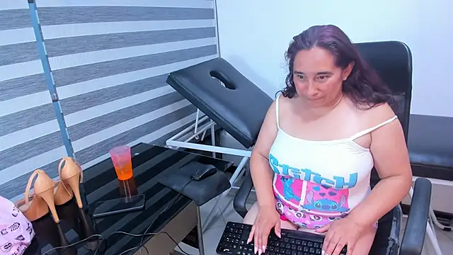 Czat XXX na żywo – LeilaSmith_