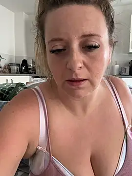 Czat XXX na żywo – Poppyshaw_