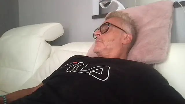 Pokazy przed kamerką – Axl_hot