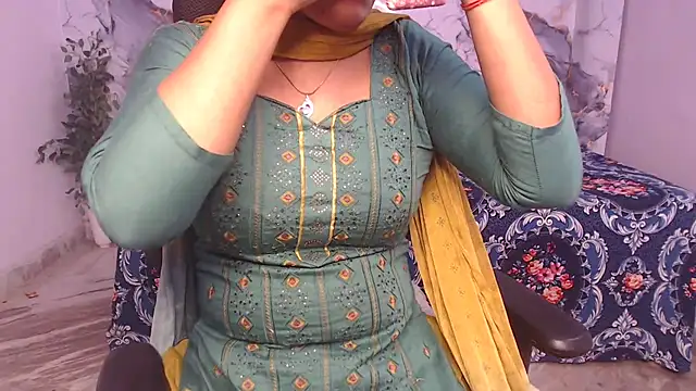 Deevisha-queen Adlı Modelin Canlı XXX Sohbeti