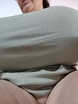 צ'אט XXX בשידור חי של AlexxiaaMat