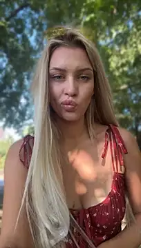 دردشة KikiWatson الجنسية المباشرة
