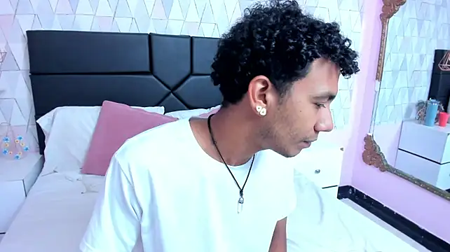 แชท XXX สดของ MarckThompsonn