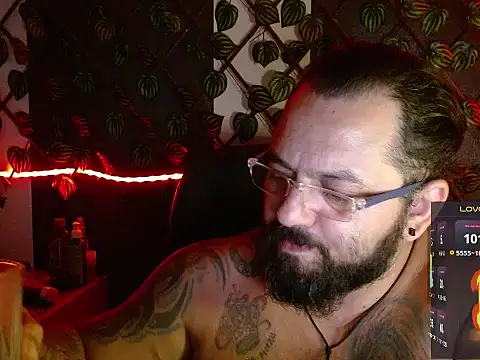 צ'אט XXX בשידור חי של mr_wolf46