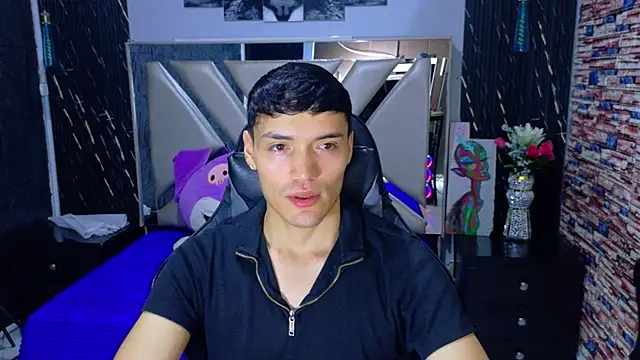 Show modela Aron_Darkx na web-kameri