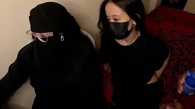 Pokazy przed kamerką – fariya_arjun